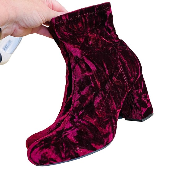 MIA Vickie crushed velvet booties berry red US 9,5M Mod Go-Go Fashion Booties - Picture 3 of 11